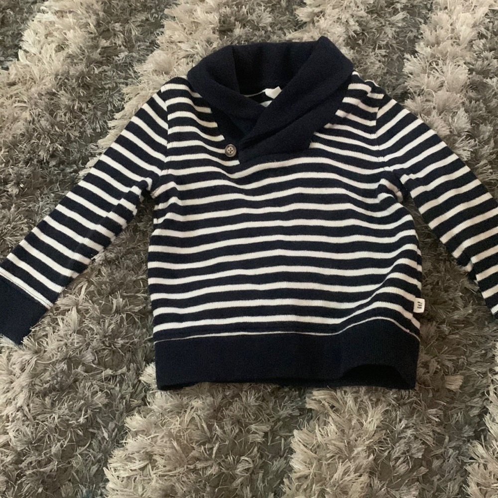 Gap sweater for boys